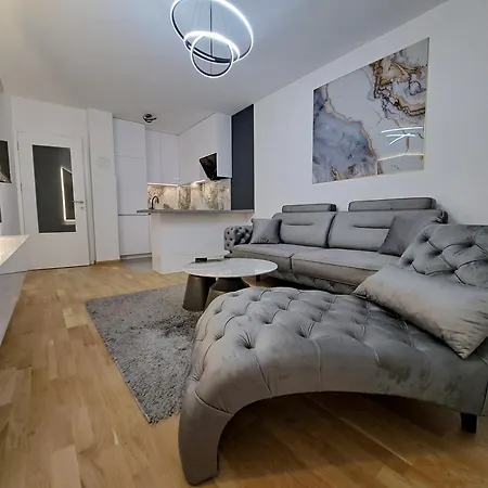 So Chic Kod Kastela Апартаменты *