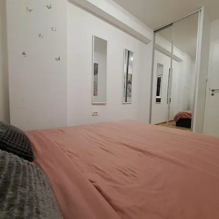 So Chic Kod Kastela Апартаменты *